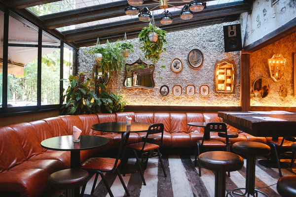 thiet-ke-quan-bar-phong-cach-bohemian