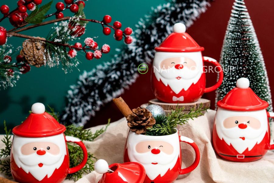 Sử dụng các đồ vật biểu tượng Giáng sinh (hình sao, ông già Noel, bông tuyết, v.v.)