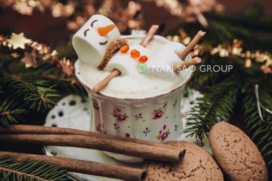 Trang trí quầy bar Noel bằng các món ăn và đồ uống Giáng sinh